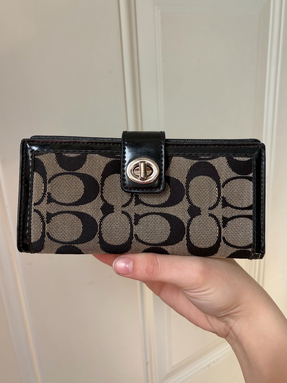 Coach Signature Slim Turnlock Wallet 👜